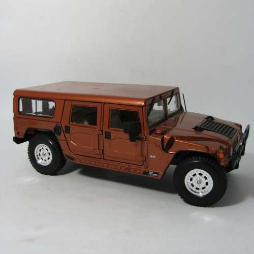 Maisto Hummer Hi model car - 10th Anniversary edition - some paint damage on roof - scale 1/18