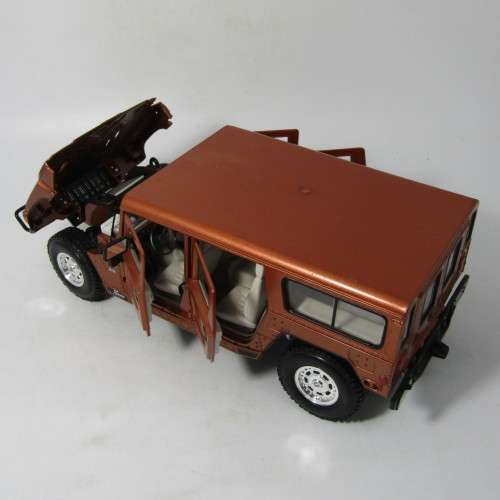 Maisto Hummer Hi model car - 10th Anniversary edition - some paint damage on roof - scale 1/18
