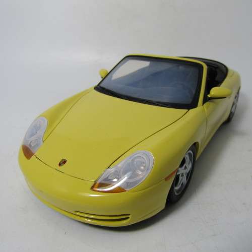 UT Models Porsche 996 Carrera Cabriolet model car - scale 1/18