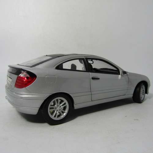 Welly Mercedes-Benz C-Class sports Coupe model car - scale 1/18