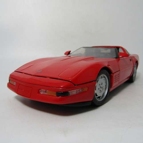 Maisto 1992 Corvette ZR1 model car- scale 1/18