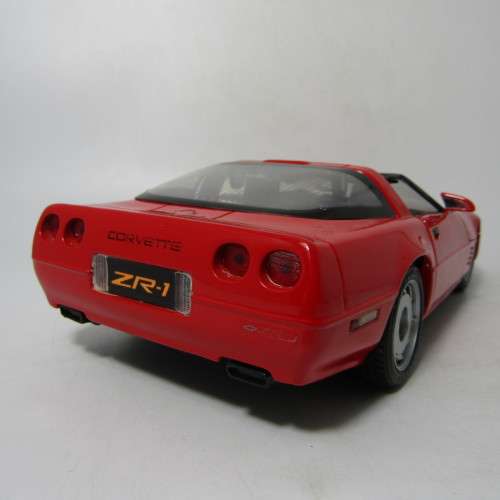 Maisto 1992 Corvette ZR1 model car- scale 1/18
