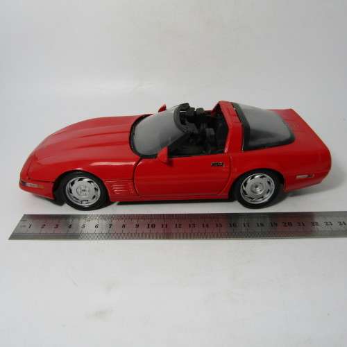 Maisto 1992 Corvette ZR1 model car- scale 1/18