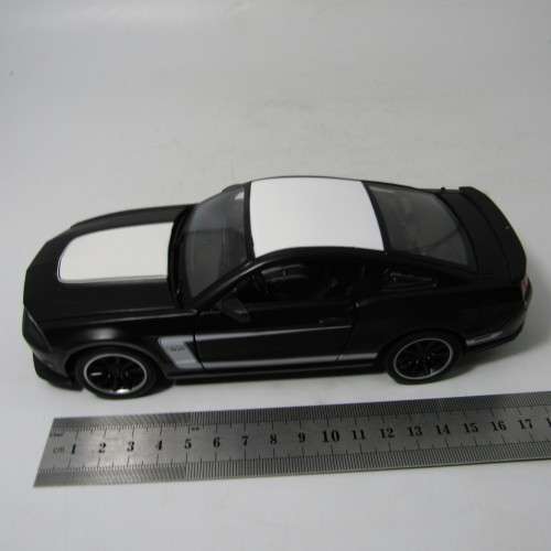 Maisto 2012 Ford Mustang Boss 302 model car - scale