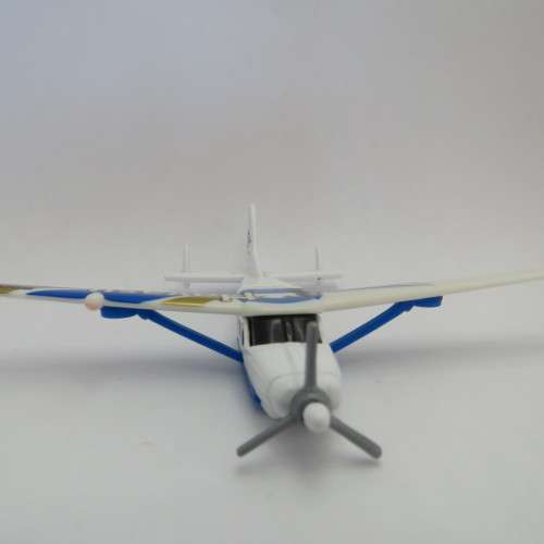 Matchbox Cirrus Cessna Caravan die-cast model plane - Pontoons removed