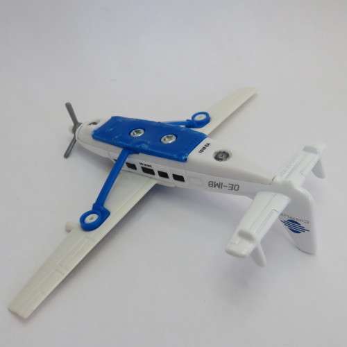 Matchbox Cirrus Cessna Caravan die-cast model plane - Pontoons removed