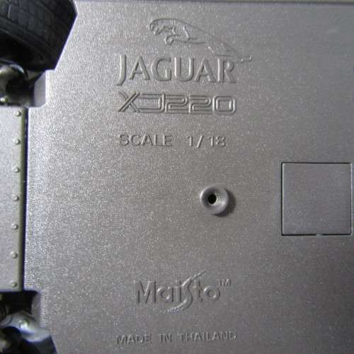 Maisto Jaguar XJ 220 model car - scale 1/18