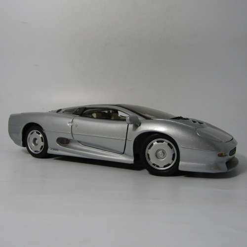 Maisto Jaguar XJ 220 model car - scale 1/18