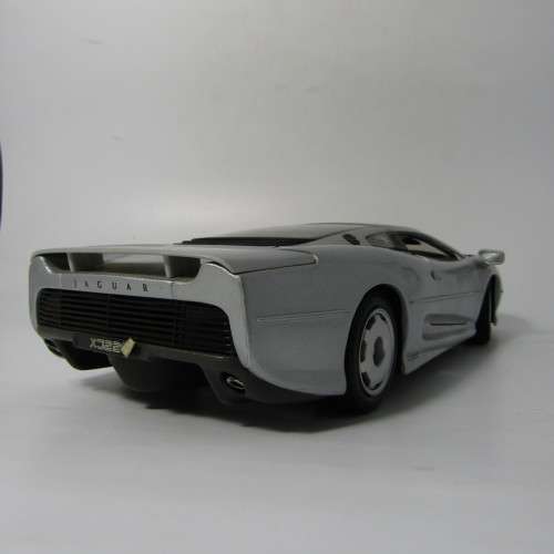 Maisto Jaguar XJ 220 model car - scale 1/18