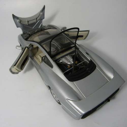 Maisto Jaguar XJ 220 model car - scale 1/18