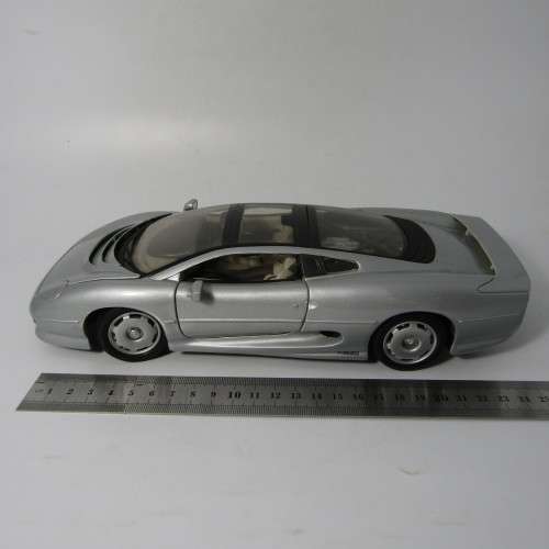 Maisto Jaguar XJ 220 model car - scale 1/18