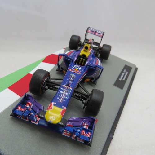 Formula 1 Red Bull RB9 - 2013 model car - #1 Sebastian Vettel - Scale 1/43