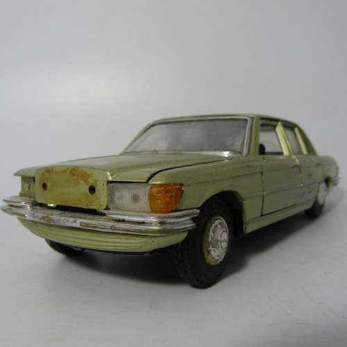 Vintage GAMA Mercedes-Benz 450 SE die-cast model car - scale 1/24 - well used