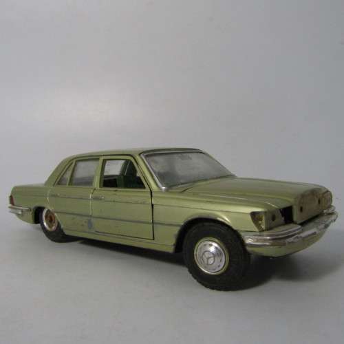 Vintage GAMA Mercedes-Benz 450 SE die-cast model car - scale 1/24 - well used