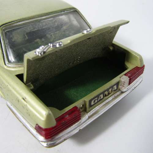 Vintage GAMA Mercedes-Benz 450 SE die-cast model car - scale 1/24 - well used