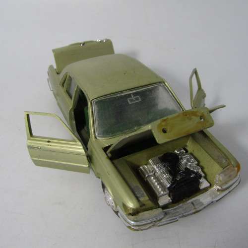 Vintage GAMA Mercedes-Benz 450 SE die-cast model car - scale 1/24 - well used