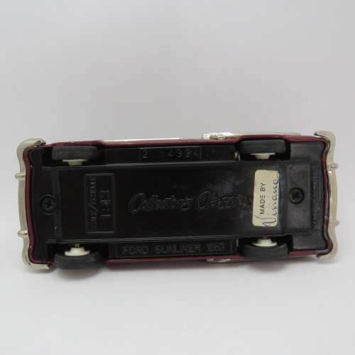 Collectors Classics 1953 Ford Sunliner die-cast model car - Spare wheel and badge missing