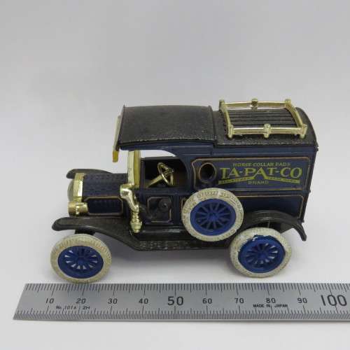 ERTL 1918 Ford Model T delivery van - Ta-Pat-Co - Tyres damaged