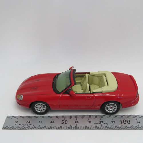 Vitesse Jaguar XK8 die-cast model car - Scale 1/43