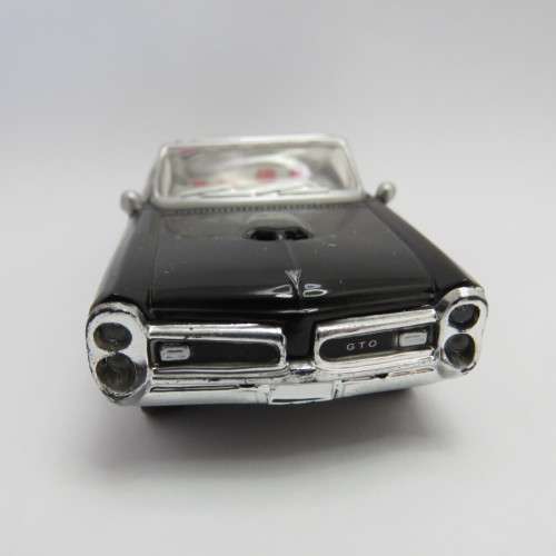 NewRay 1966 Pontiac GTO convertible model car - Scale 1/43