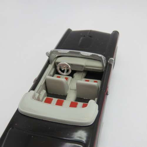 NewRay 1966 Pontiac GTO convertible model car - Scale 1/43