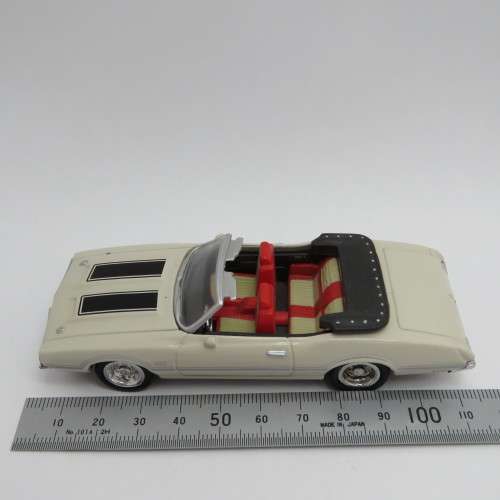 NewRay 1970 Oldsmobile 442 convertible model car - Scale 1/43