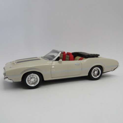 NewRay 1970 Oldsmobile 442 convertible model car - Scale 1/43