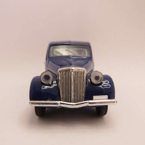 Brumm 1940 Lancia Aprilia die-cast model car - Scale 1/43