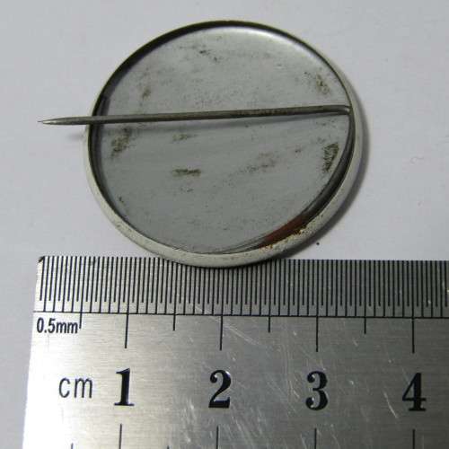 Vintage Mobilgas Special plus Tetramel tinnie badge