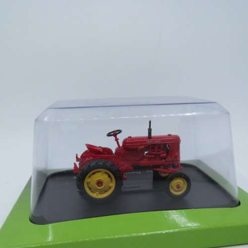 Hachette tractors issue 3 - 1957 Massey - Harris Pony 820 die-cast tractor - Scale 1/43