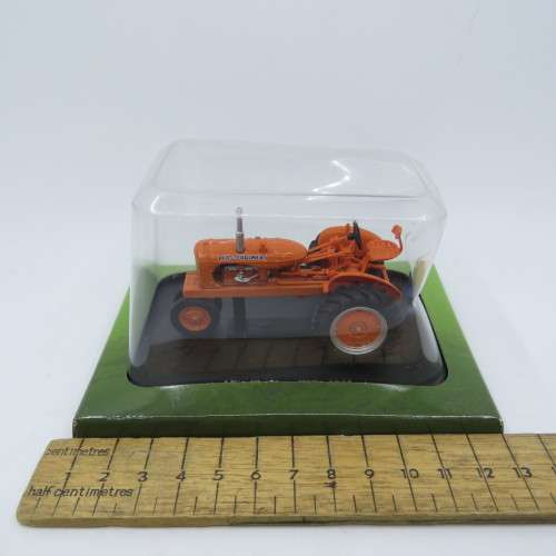 Hachette tractors issue 4 - 1945 Allis-Chalmers WC die-cast tractor - Scale 1/43