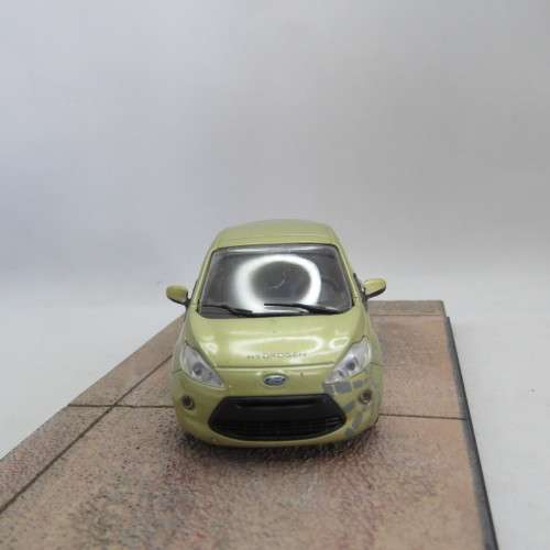 James Bond 007 Ford KA model car - Quantum of Solace - Case cracked