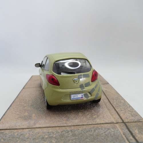 James Bond 007 Ford KA model car - Quantum of Solace - Case cracked