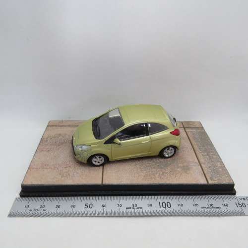 James Bond 007 Ford KA model car - Quantum of Solace - Case cracked