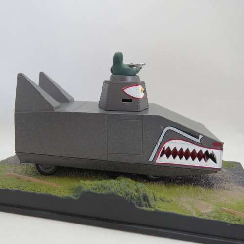 James Bond 007 Dragon Tank model - Dr No - Case cracked