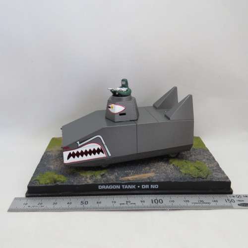 James Bond 007 Dragon Tank model - Dr No - Case cracked