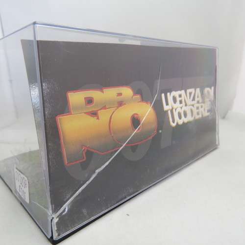 James Bond 007 Dragon Tank model - Dr No - Case cracked