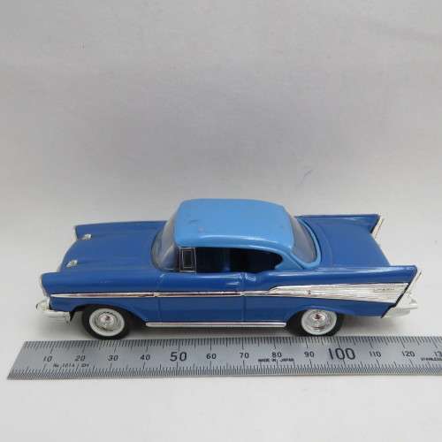 Road Signature 1957 Chevrolet Bel-Air hard top model car - Scale 1/43