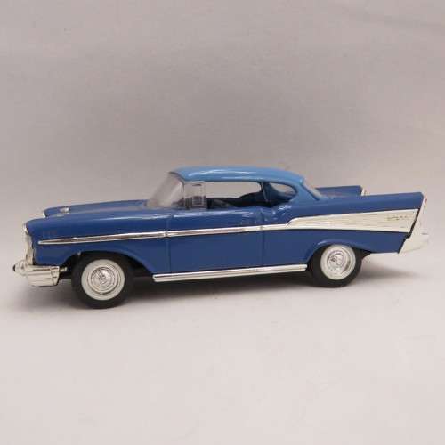 Road Signature 1957 Chevrolet Bel-Air hard top model car - Scale 1/43