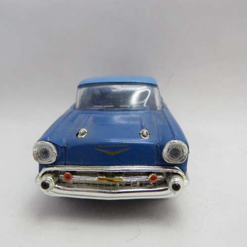 Road Signature 1957 Chevrolet Bel-Air hard top model car - Scale 1/43
