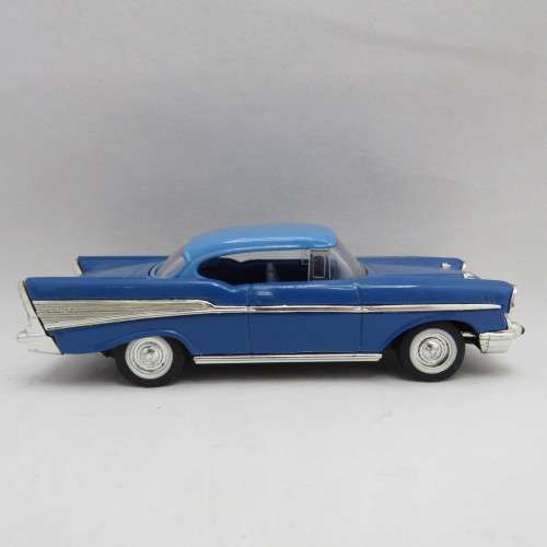 Road Signature 1957 Chevrolet Bel-Air hard top model car - Scale 1/43