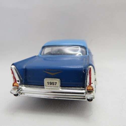 Road Signature 1957 Chevrolet Bel-Air hard top model car - Scale 1/43