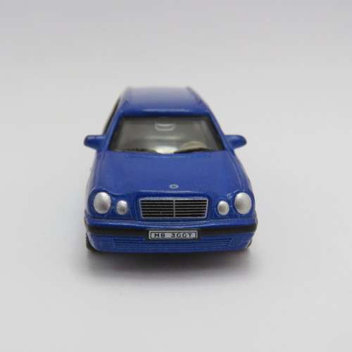 Hongwell Mercedes-Benz 300 T model car - Scale 1/72