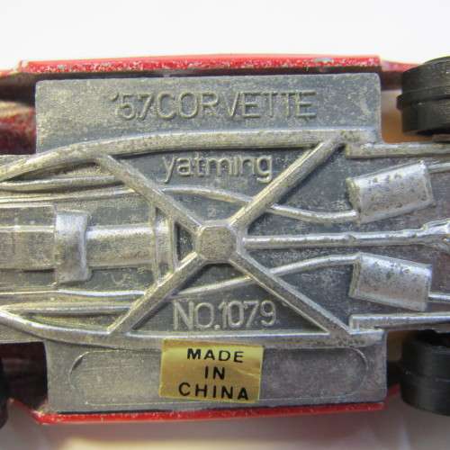 Yatming #1079 - 1957 Chevrolet Corvette toy car - opening doors