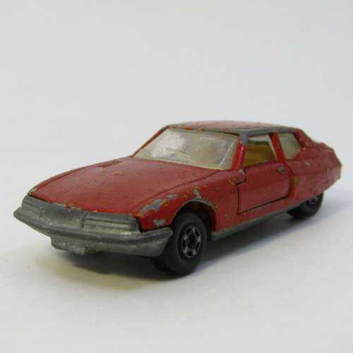 Matchbox Superfast No. 51 Citroen SM toy car - opening doors