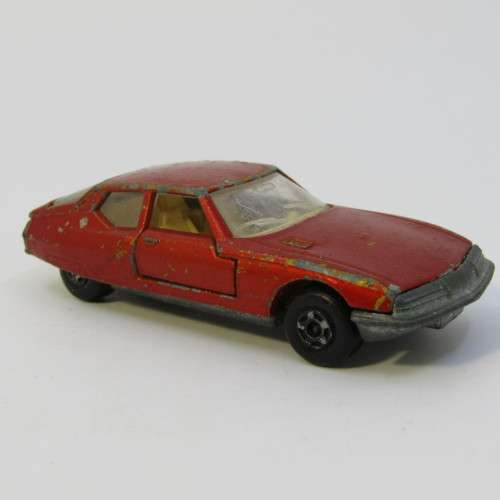 Matchbox Superfast No. 51 Citroen SM toy car - opening doors