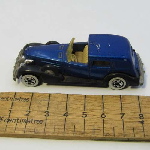 Hot Wheels classic caddy toy car - Malaysia - window damaged