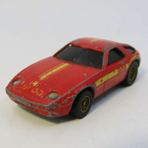 1983 Hot Wheels Real Riders Porsche 928 toy car with Gold wheels