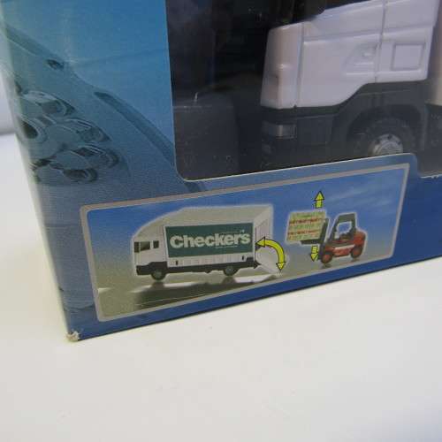 Teama Checkers Scania  delivery truck and forklift - scale 1/48