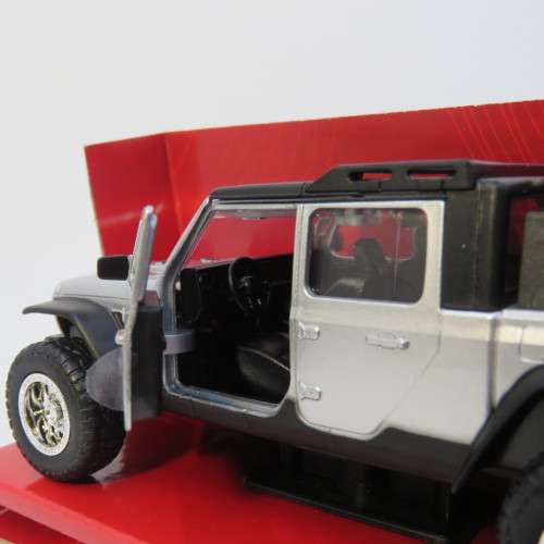 Jada Fast and Furious 2020 Jeep Gladiator model car in box - Scale 1/32